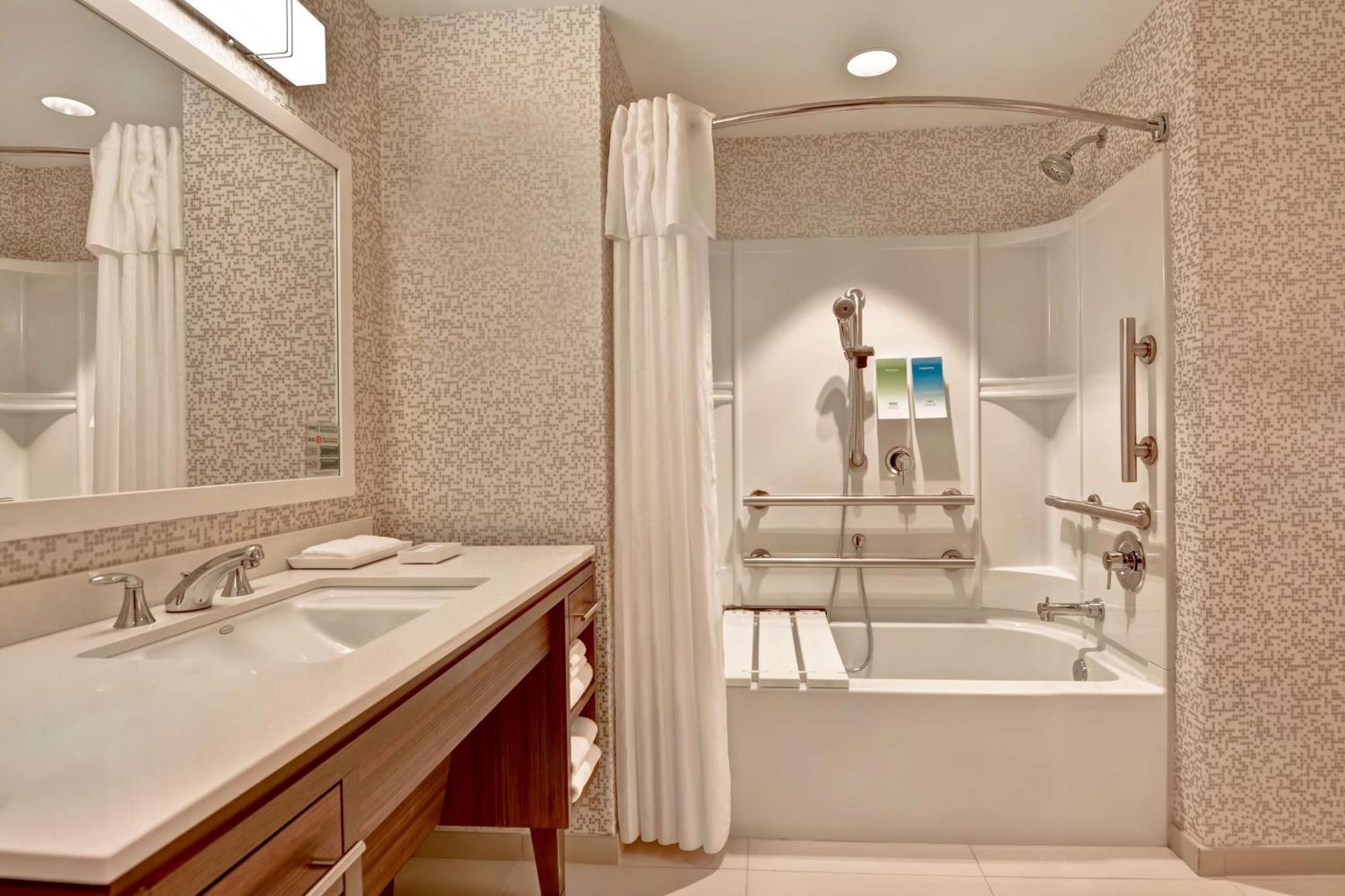 Home2 By Hilton I-75 Pine Ridge Road 3* Vineyards