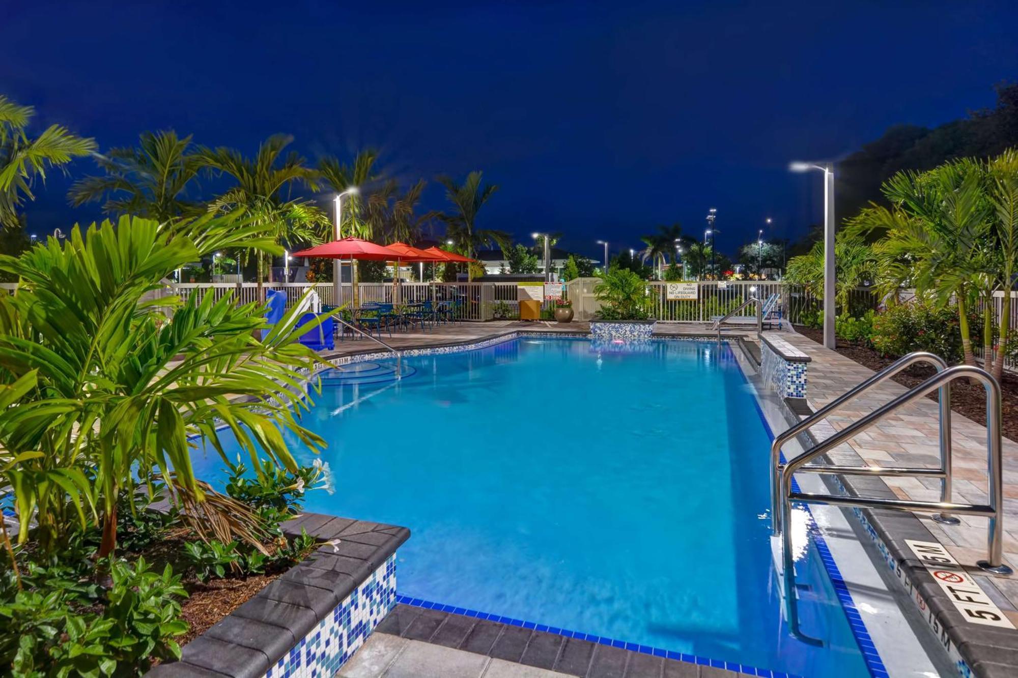 Hotel Home2 By Hilton Naples I-75 Pine Ridge Road Vineyards
