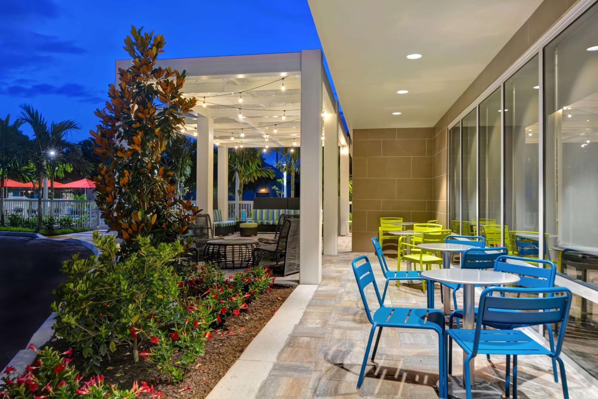 Home2 By Hilton Naples I-75 Pine Ridge Road Hotel