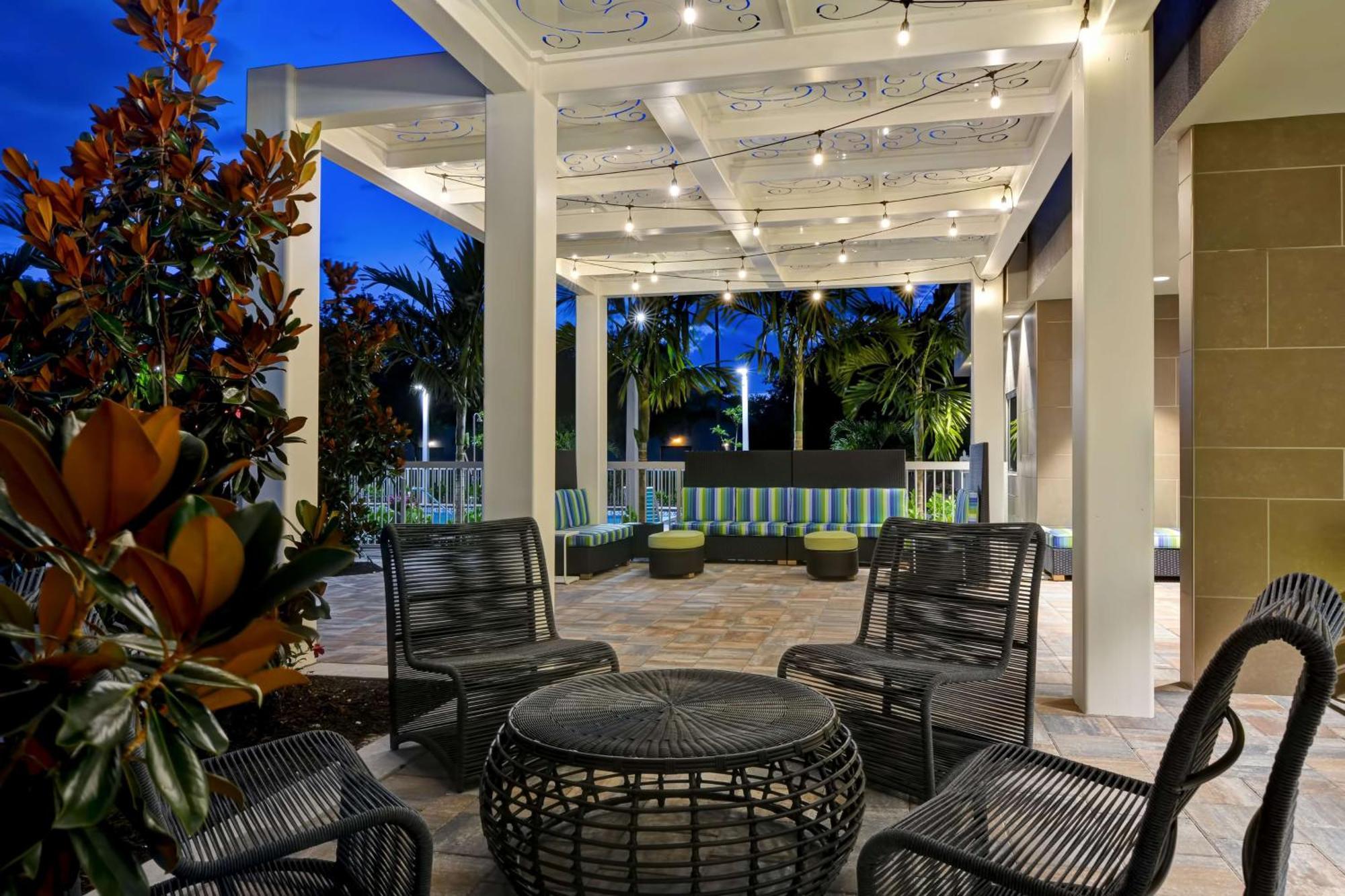 Home2 By Hilton Naples I-75 Pine Ridge Road Hotel